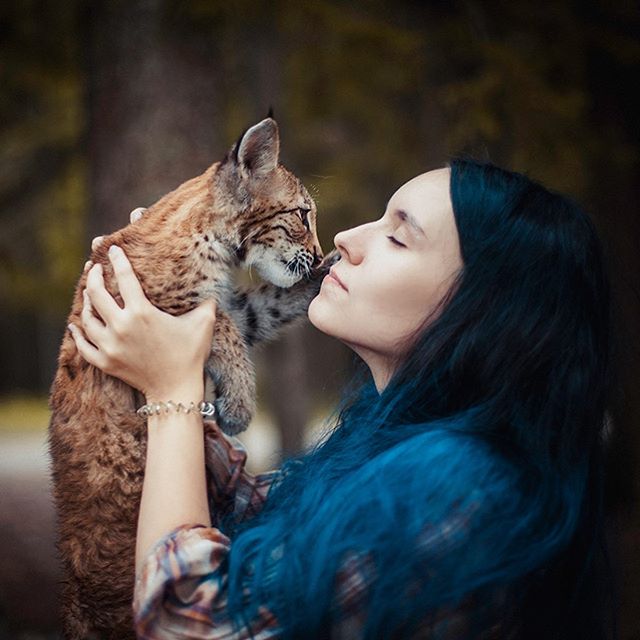 OMG! Russian Girl Adopts Adorable Lynx Kitten, Becomes Overnight Internet Sensation!